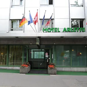 Arlette Beim Hauptbahnhof Zurych